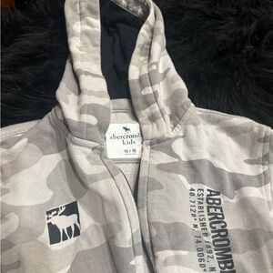 Abercrombie - 15-16 camo hoodie